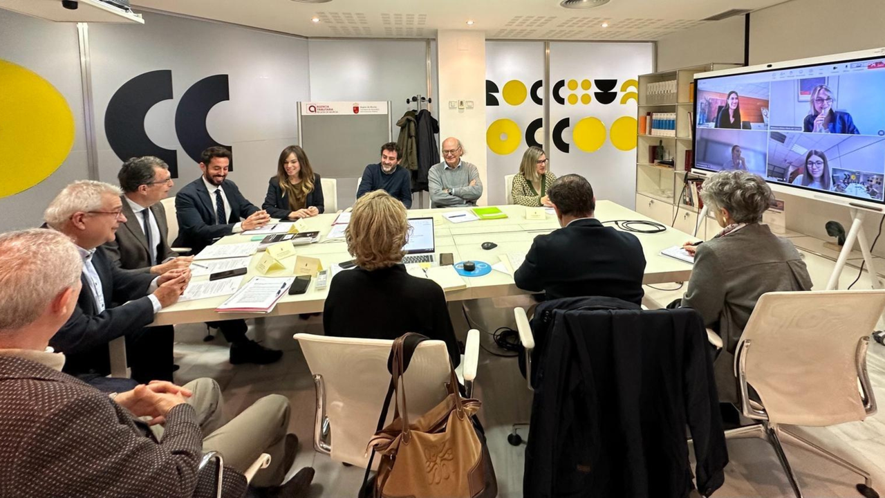 Un momento de la reuni&oacute;n celebrada con representantes de las tres administraciones.