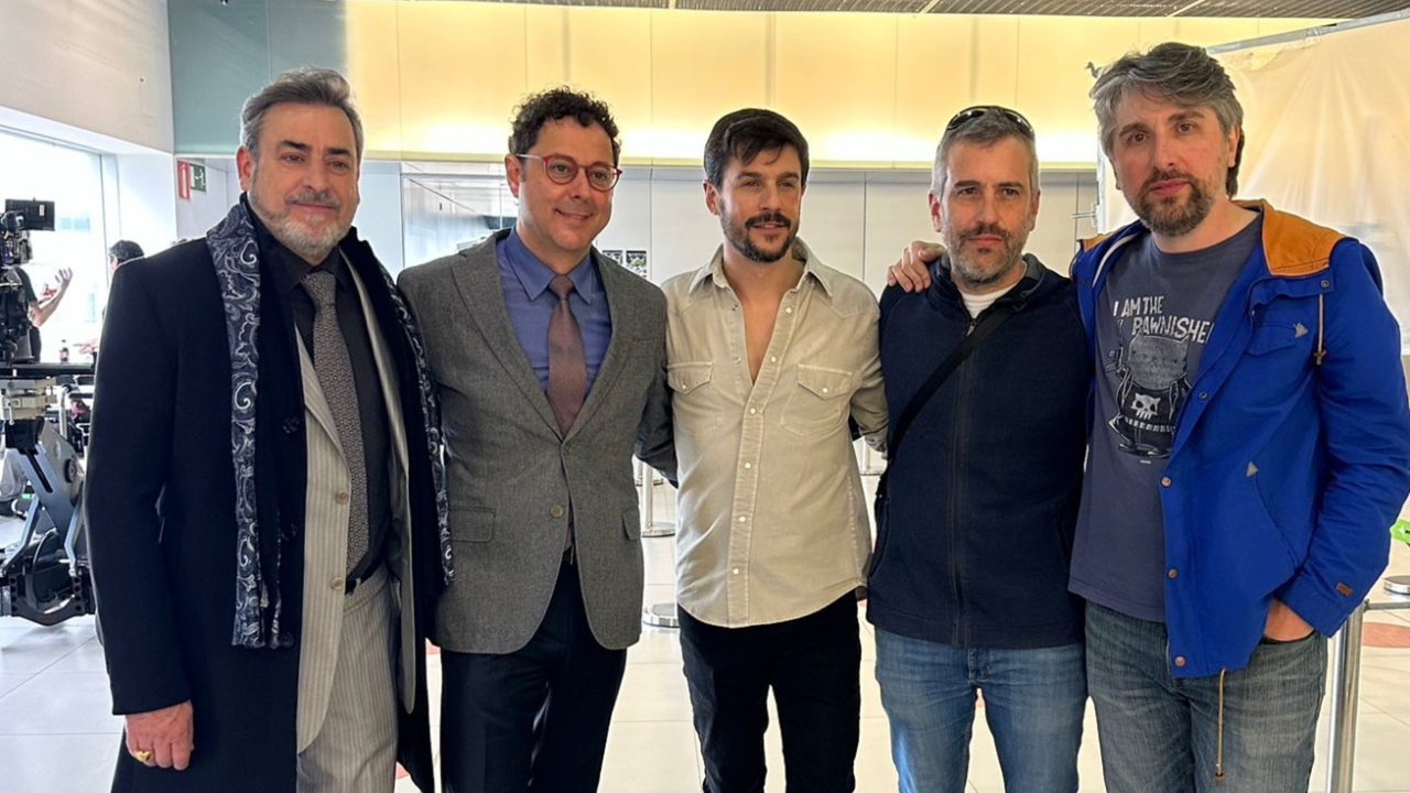 Imagen del director general del Instituto de las Industrias Culturales y las Artes, Manuel Cebri&aacute;n, con los actores Jorge Bosch y Alejo Sauras y los directores de la pel&iacute;cula 'Hotel Bitcoin', Manuel Sanabria y Carlos 'Pocho' Villaverde.