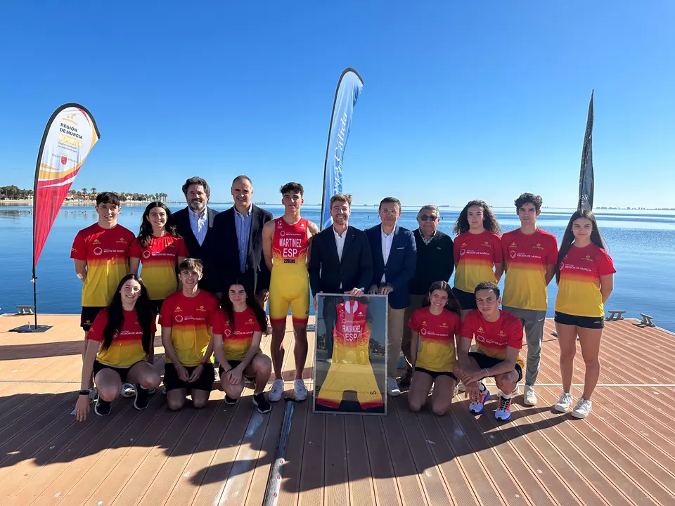 Presentaci&oacute;n del acuerdo con el equipo espa&ntilde;ol de Triatl&oacute;n