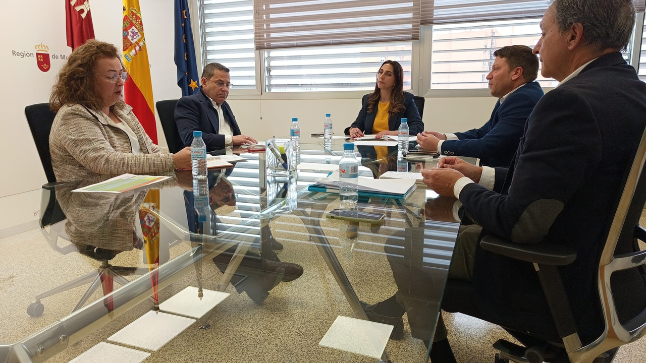 Reuni&oacute;n de la consejera de Agua, Agricultura, Ganader&iacute;a y Pesca con la Cofrad&iacute;a de Pescadores