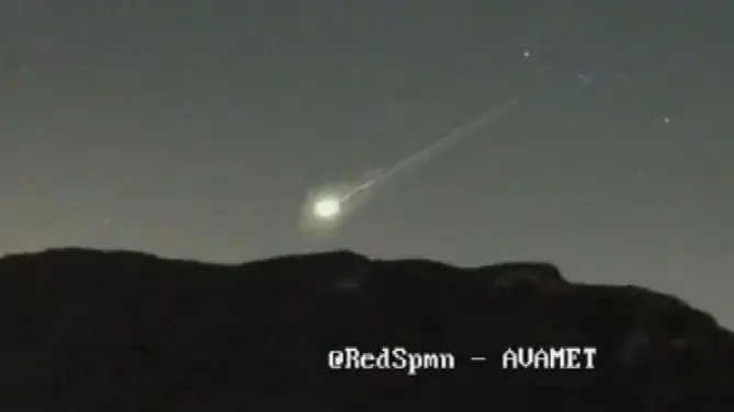 Objeto que han divisado algunos habitantes de la Regi&oacute;n en el cielo en la ma&ntilde;ana del viernes 16 de febrero de 2024 (foto: AVAMET)