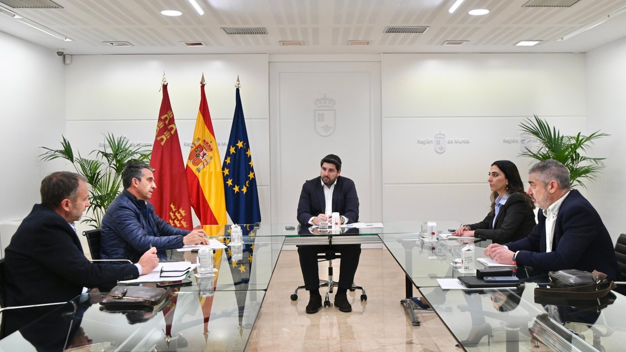 López Miras se reúne en San Esteban con representantes de las organizaciones agrarias en la Región de Murcia