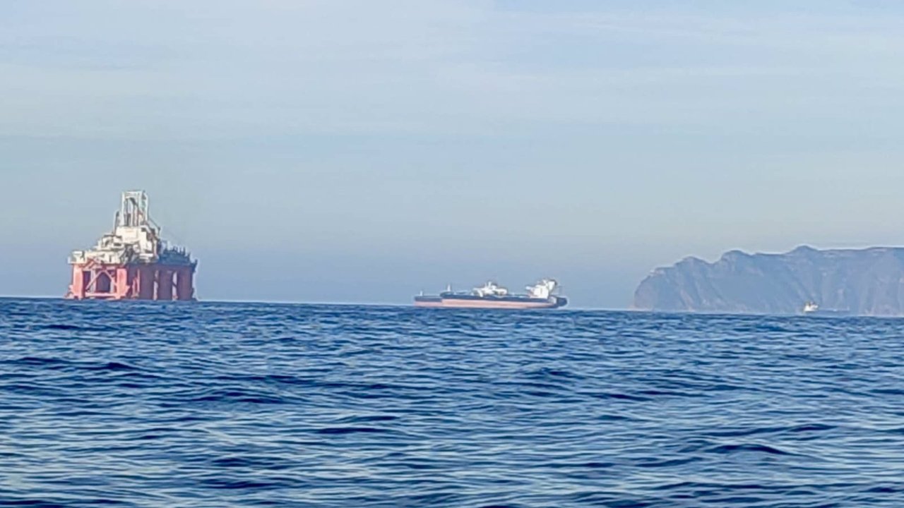 Imagen de la plataforma petrolífera a su llegada a Cartagena