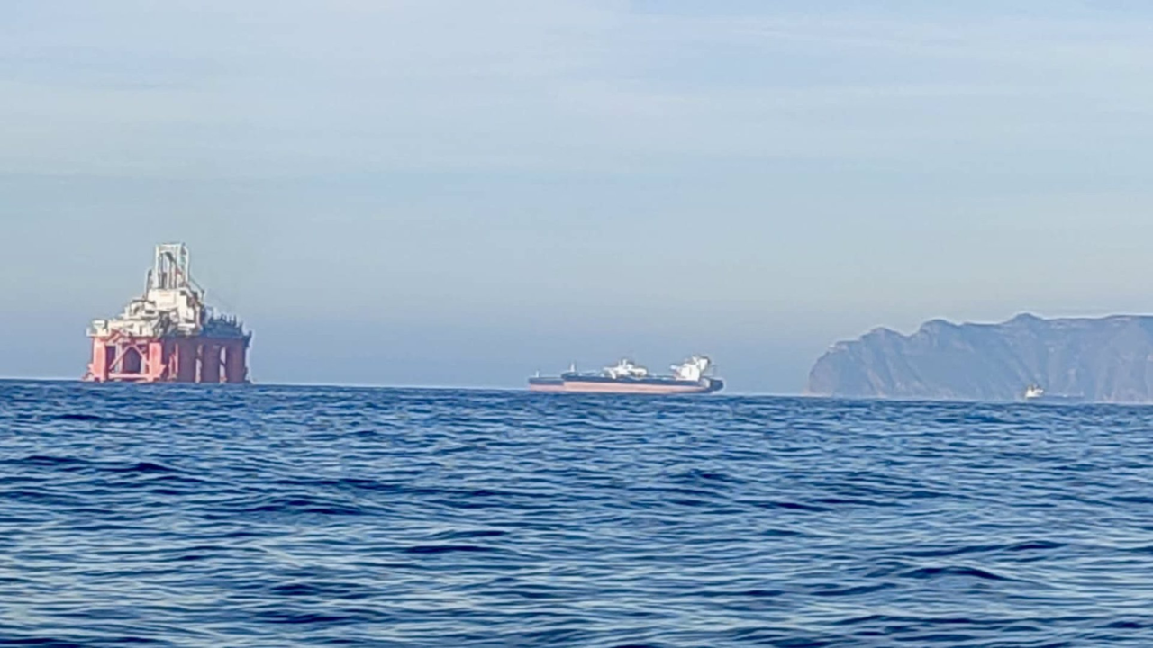 Imagen de la plataforma petrol&iacute;fera a su llegada a Cartagena