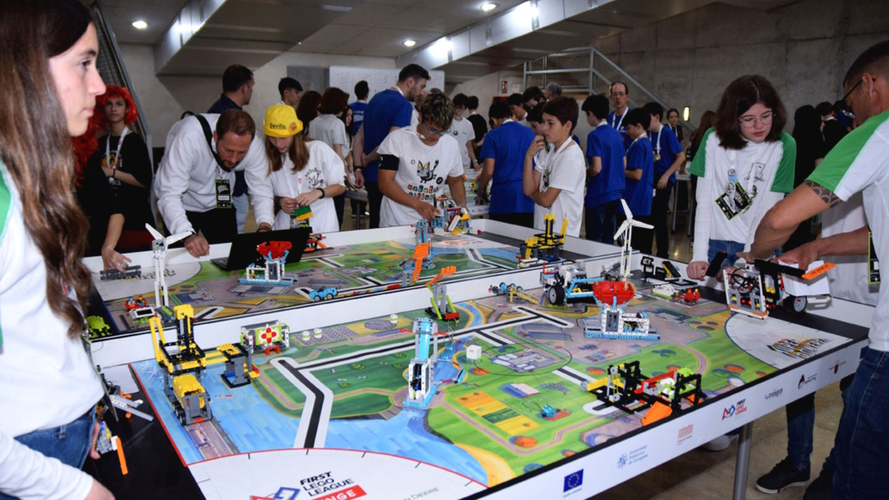 Imagen de la edici&oacute;n pasada de la First Lego League, que este a&ntilde;o re&uacute;ne a m&aacute;s de 200 participantes.