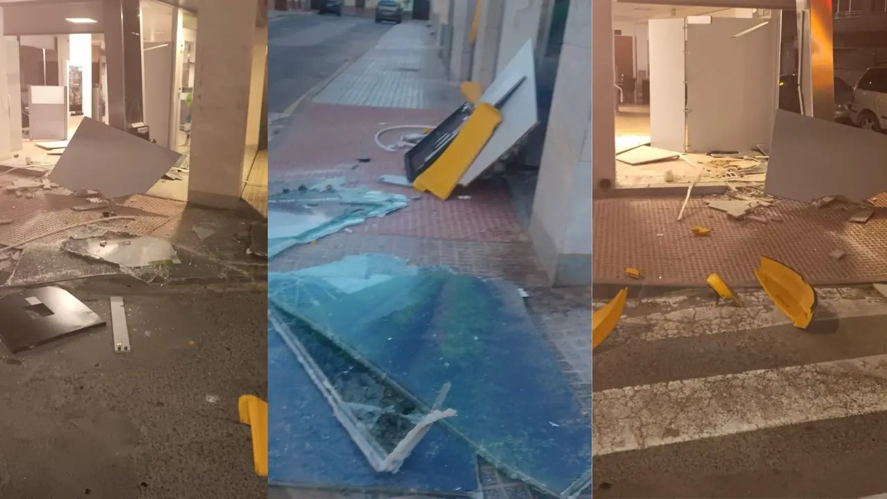 As&iacute; ha quedado una sucursal bancaria de La Palma tras el robo de un cajero (foto: Andr&eacute;s Bl&aacute;zquez)