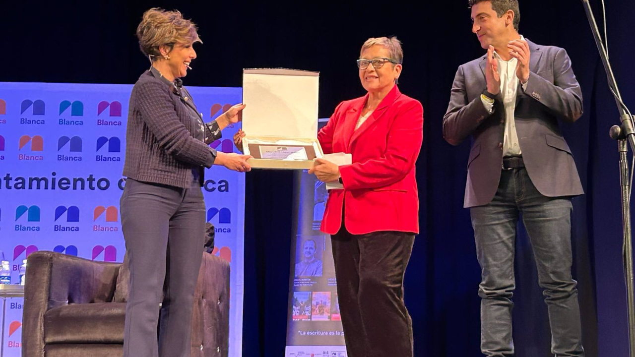 El ciclo literario 'R&iacute;o de Letras', organizado por el Ayuntamiento de Blanca abri&oacute; ayer sus puertas con Sonsoles &Oacute;nega