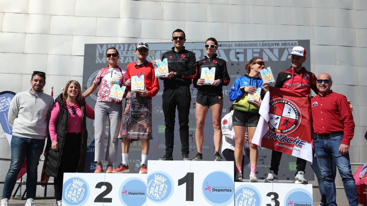 Los corredores del Runtritón María de los Llanos García y José Antonio Agüera ganan la Media Maratón de Cartagena
