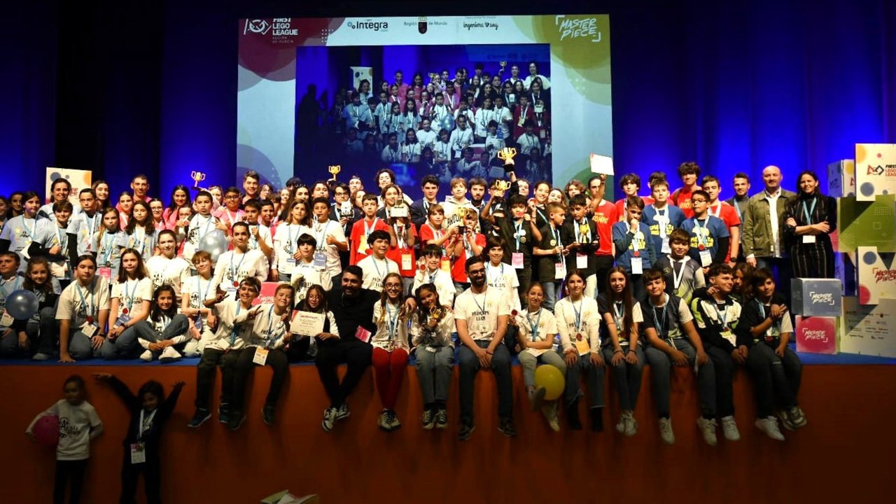 El Auditorio El Batel acogió la fase regional del concurso 'First LEGO League', que contó con la participación de más de 200 escolares