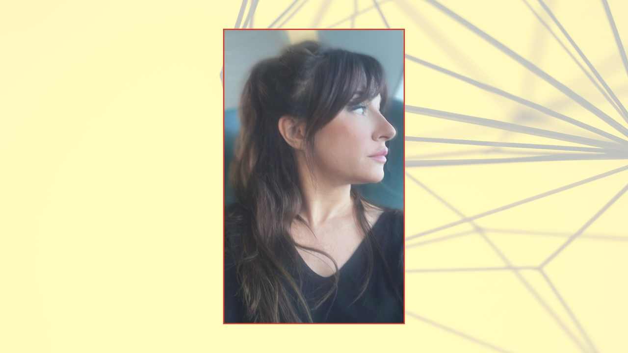 La poeta yeclana Mar&iacute;a Mart&iacute;nez Azor&iacute;n