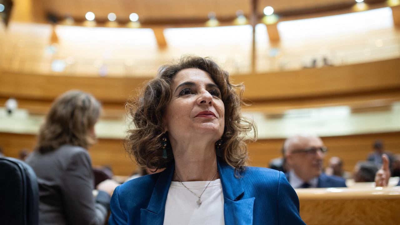 La vicepresidenta primera y ministra de Hacienda, Mar&iacute;a Jes&uacute;s Montero