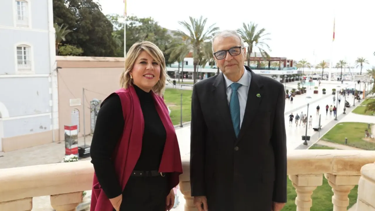 Joaqu&iacute;n Barber&aacute; recibido por Noelia Arroyo en el Ayuntamiento de Cartagena