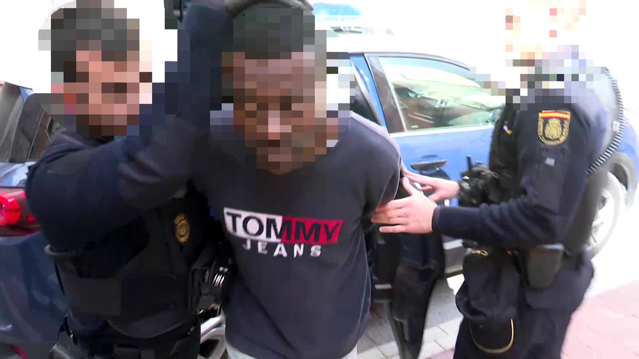 Detenido un hombre por apuñalar a una mujer en plena calle de Lorca (foto: La 7)