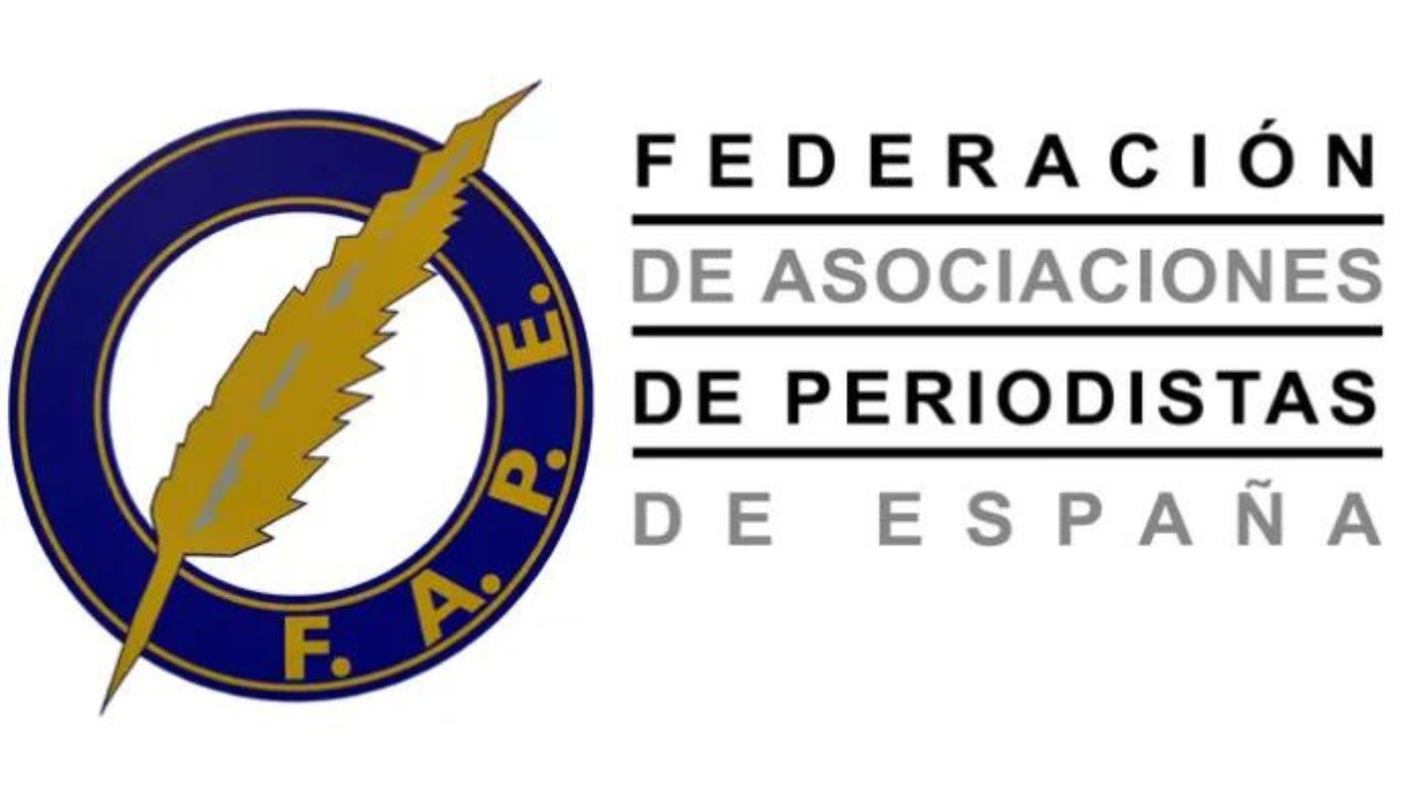 La Federación de Asociaciones de Periodistas de España (FAPE) considera que el jefe del Ejecutivo tendría que haber convocado una rueda de prensa para atender las preguntas de los profesionales de la información