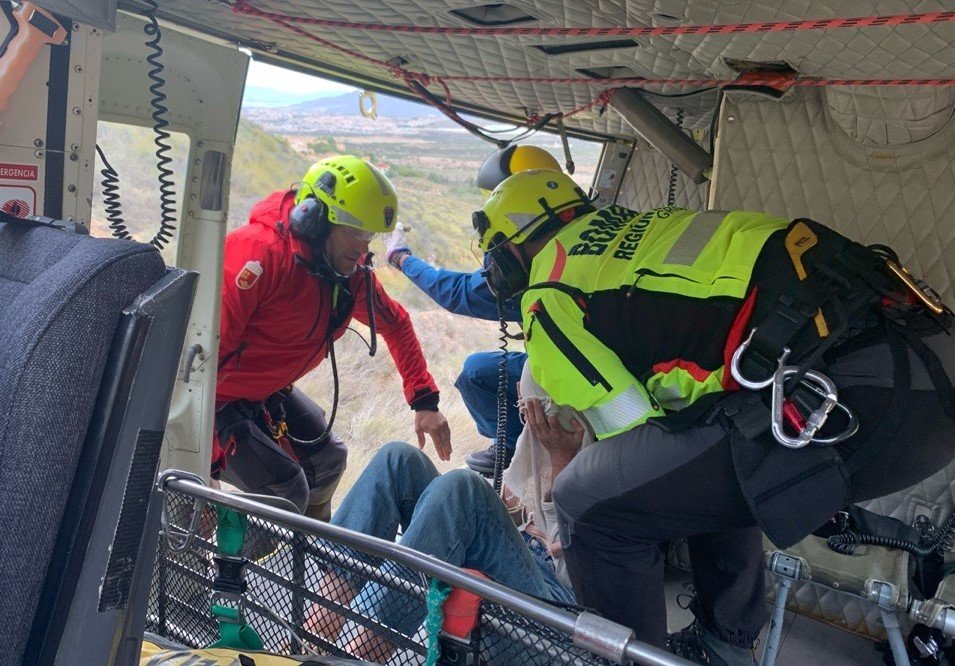 Mujer rescatada en helicóptero en Isla Plana