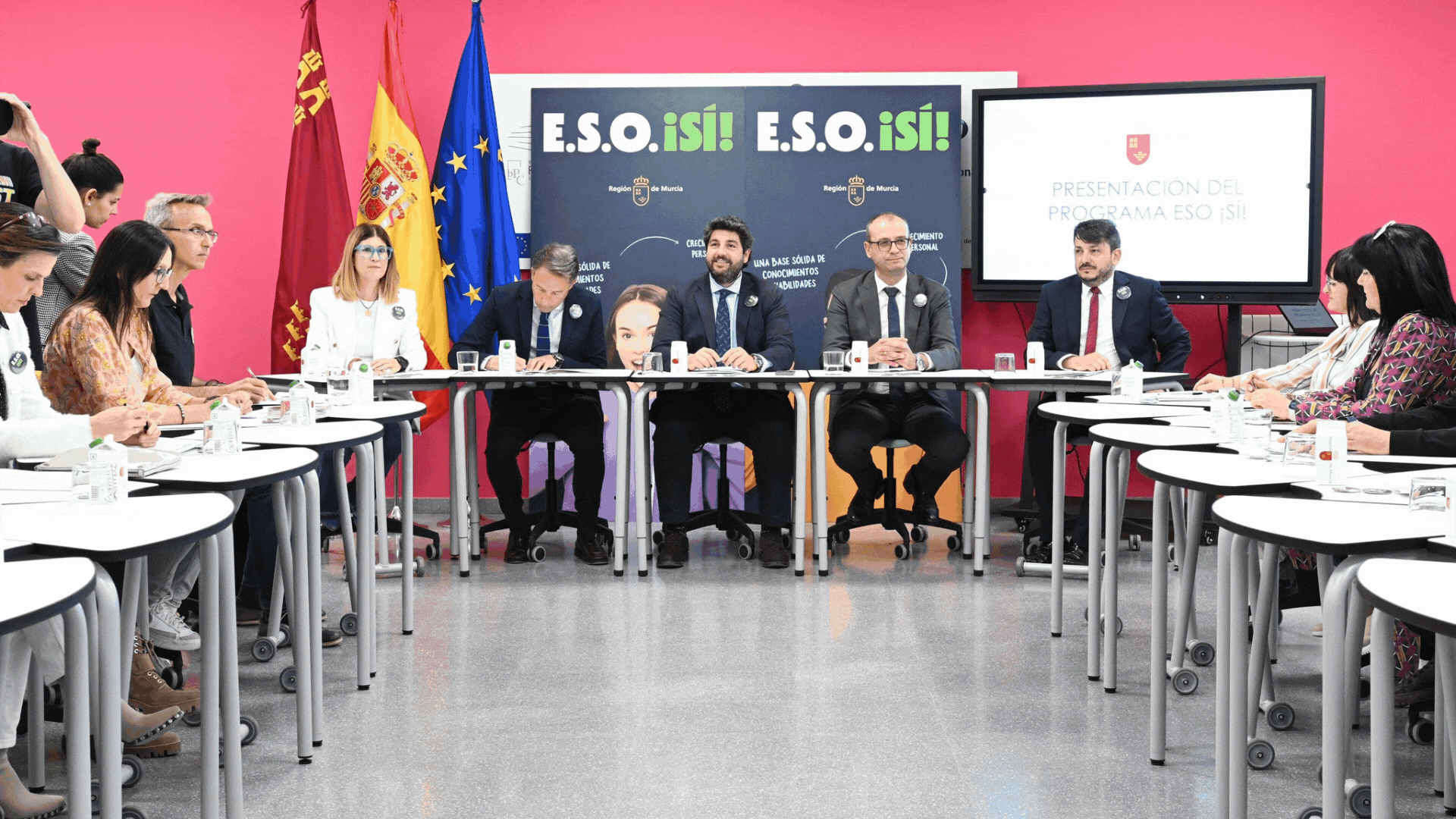 López Miras presenta la campaña de la Comunidad para animar a los jóvenes a concluir la ESO y continuar sus estudios