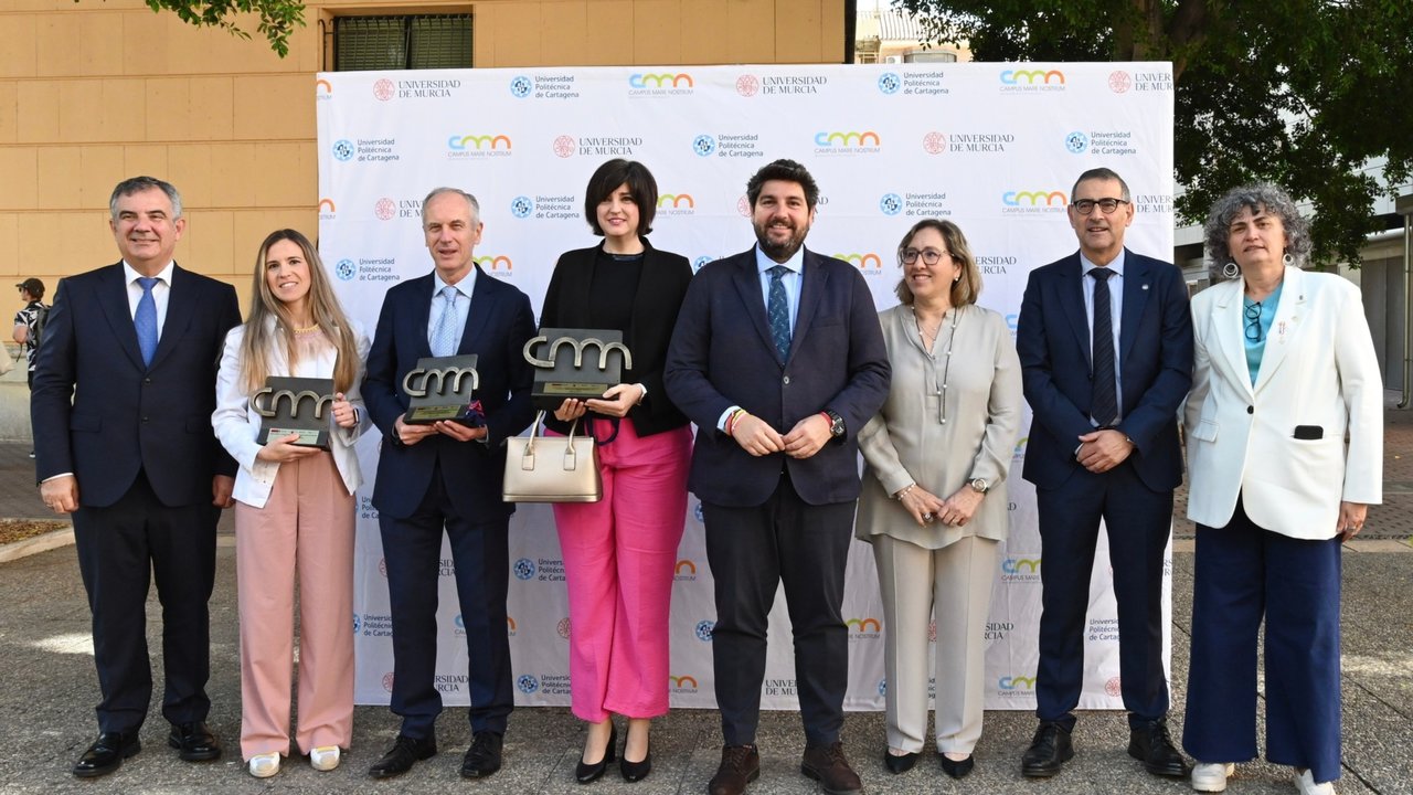 López Miras, junto a las empresas distinguidas en los terceros Premios Empresariales Campus Mare Nostrum