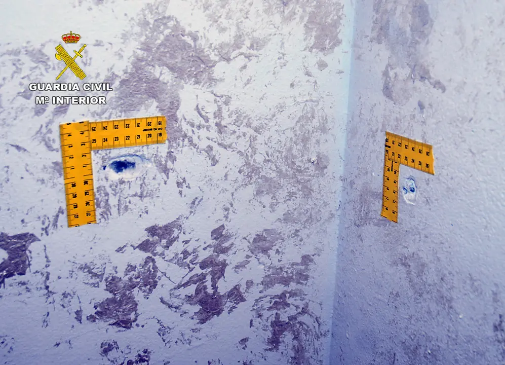 Dos de las balas que han impactado contra el domicilio (foto: Guardia Civil)