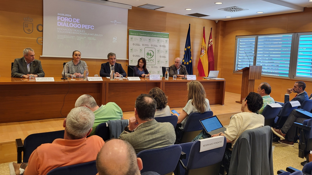 El consejero de Medio Ambiente, Universidades, Investigaci&oacute;n y Mar Menor, Juan Mar&iacute;a V&aacute;zquez, durante la clausura de la XXXIII Asamblea General de PEFC Espa&ntilde;a.