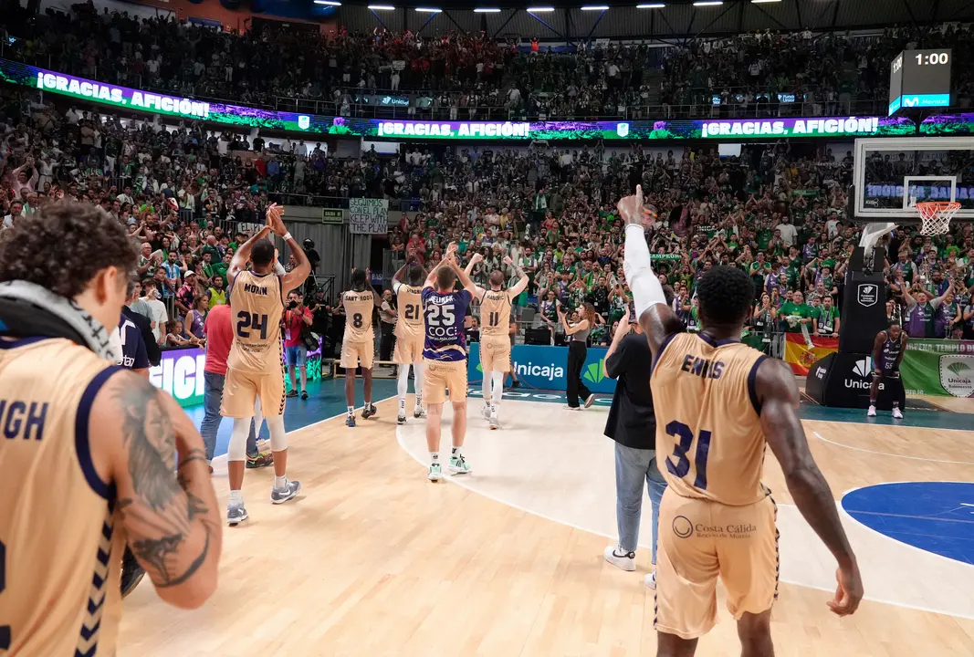 El UCAM celebra el pase a la final de la Liga Endesa en M&aacute;laga (foto: UCAM Murcia CB)