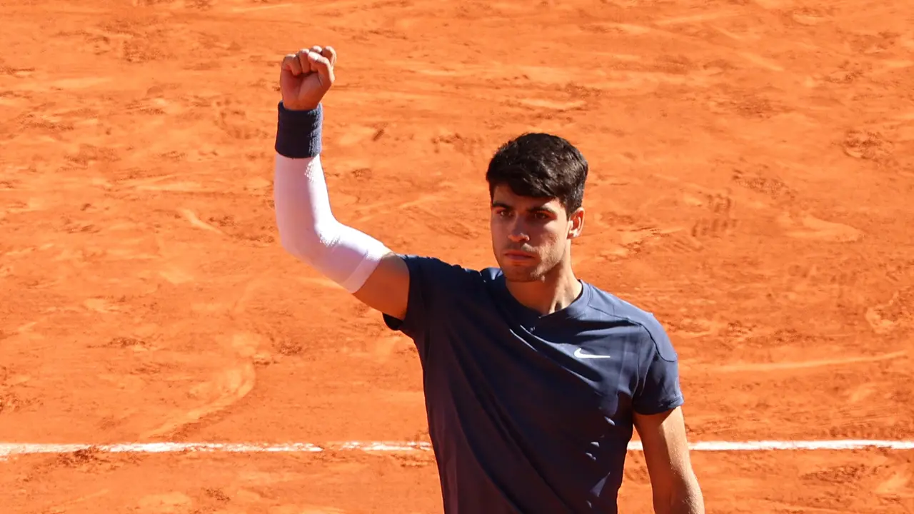 Carlos Alcaraz pasa a la final de Roland Garros tras ganar a Sinner (foto: ATP)