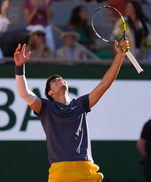 Carlos Alcaraz celebra su pase a la final de Roland Garros