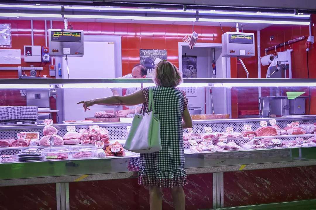 Una mujer en una mercado (foto: EP)