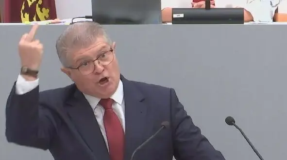 Jos&eacute; V&eacute;lez durante su intervenci&oacute;n en el Debate sobre el Estado de la Regi&oacute;n (foto: La 7)