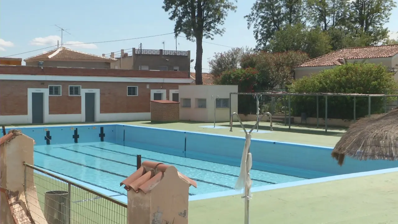Piscina municipal de La &Ntilde;ora (foto: La 7)