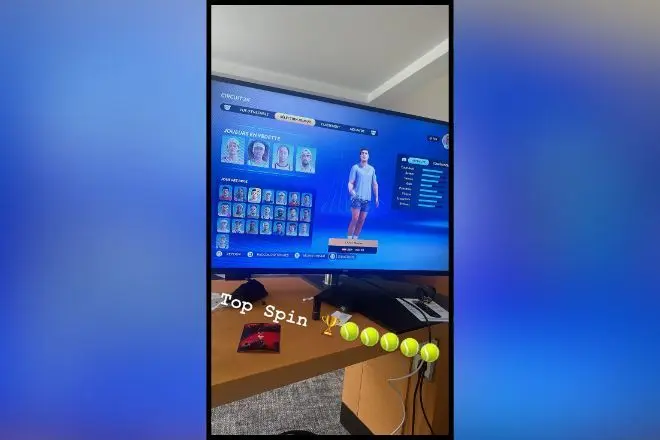 El story que ha compartido Kylian Mbapp&eacute; donde se puede ver una de las pantallas de men&uacute; del Top Spin donde elige a Carlos Alcaraz (foto: Mbapp&eacute; en Instagram)