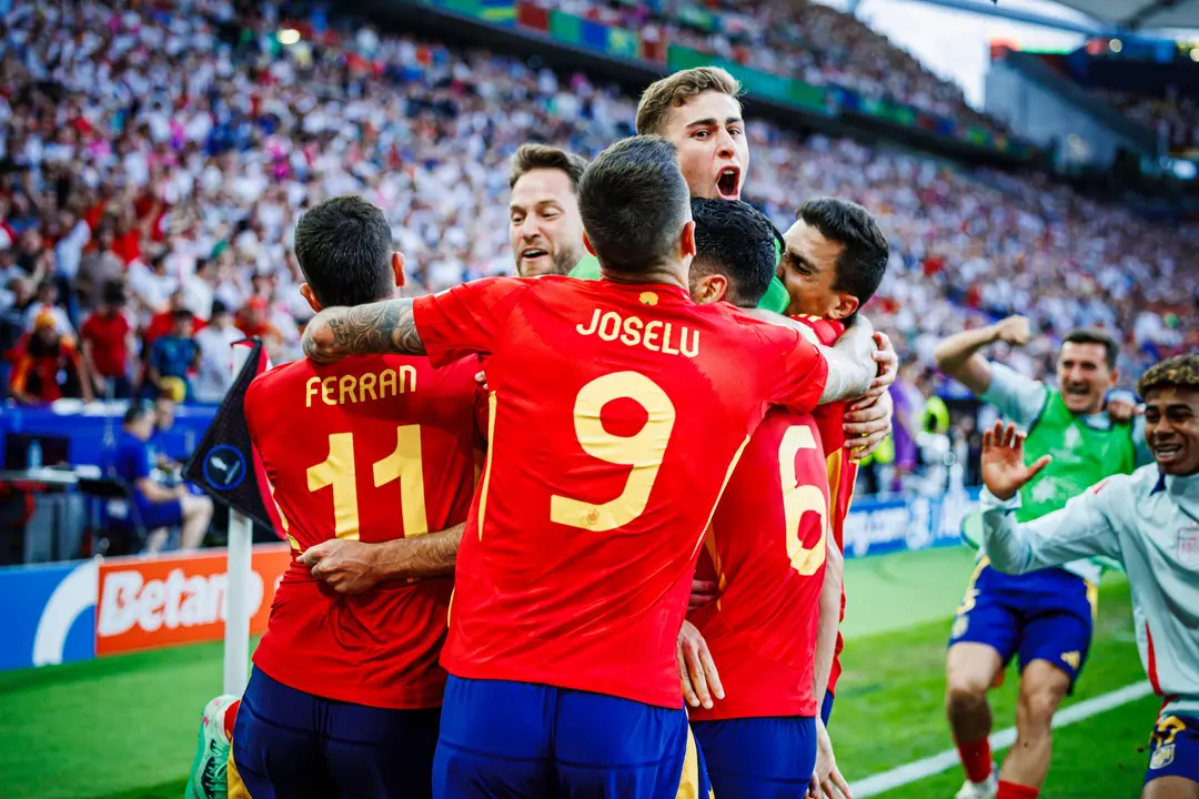 Espa&ntilde;a pasa a semifinales (foto: @SEFutbol)