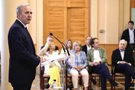 Jorge Azc&oacute;n informa sobre las modificaciones realizadas en el Gobierno de Arag&oacute;n tras la renuncia de Vox (foto: EP)