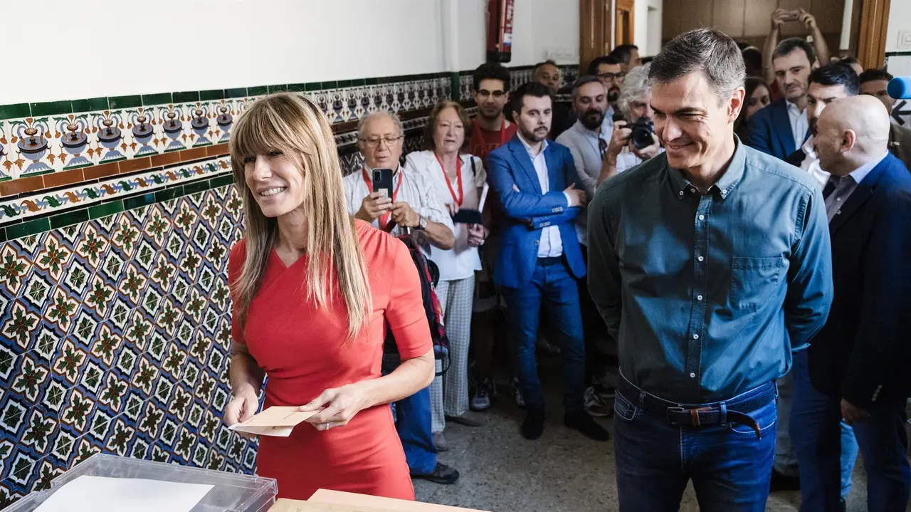 Bego&ntilde;a G&oacute;mez junto a Pedro S&aacute;nchez (foto: EP)