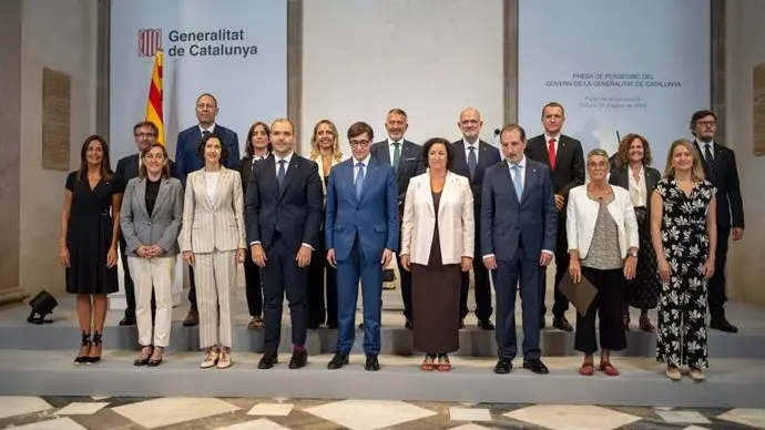 El nuevo Gobierno catal&aacute;n tras la toma de posesi&oacute;n de los nuevos consejeros (foto: EP)