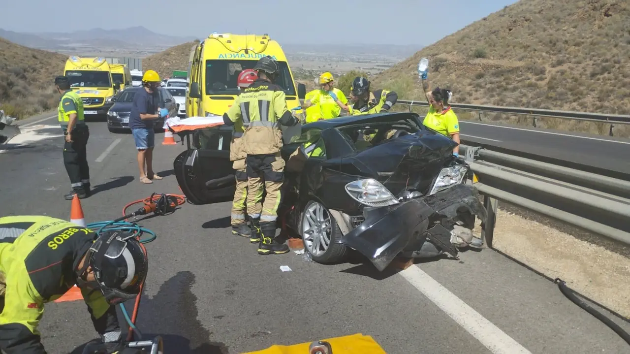 Siniestro vial ocurrido en el kil&oacute;metro 13 de la autov&iacute;a RM-11 a la altura de Purias (foto: EP)