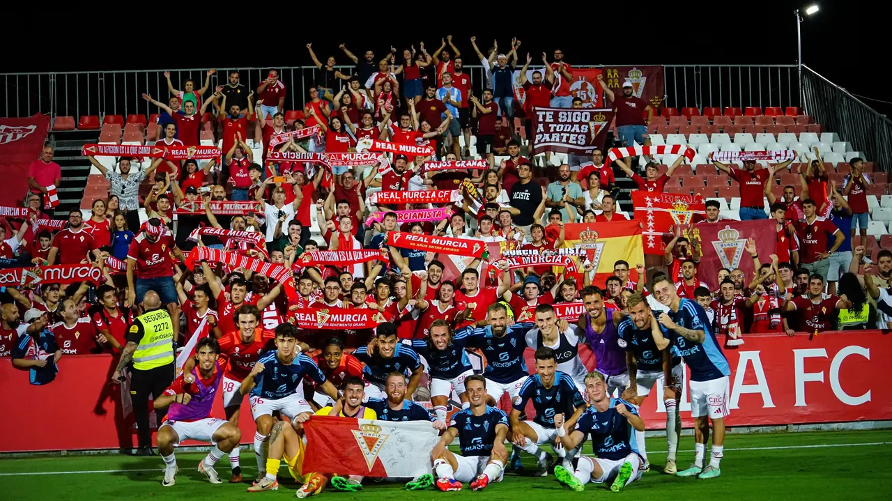 Victoria para el Real Murcia en Sevilla (foto: @realmurciacfsad)