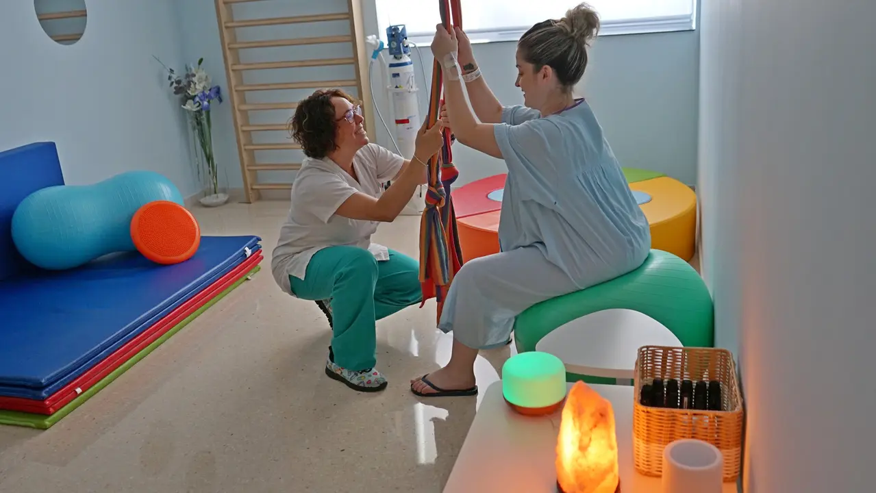 Imagen de la sala dise&ntilde;ada para aliviar el dolor de las mujeres en preparto (foto: Gobierno Regional)