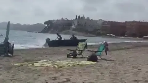 Llegada de una patera con cinco inmigrantes (foto: La 7)