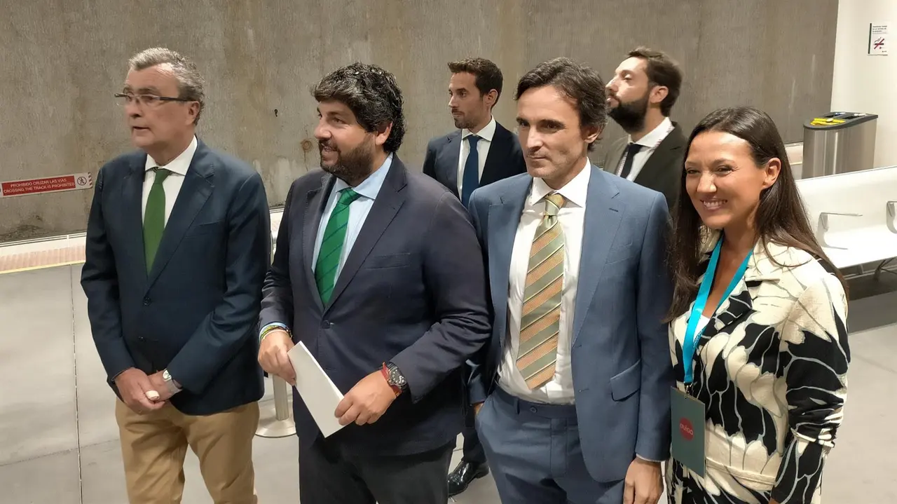 El presidente del Gobierno murciano, Fernando L&oacute;pez Miras, durante el acto de presentaci&oacute;n del tren Ouigo (foto: agencias)
