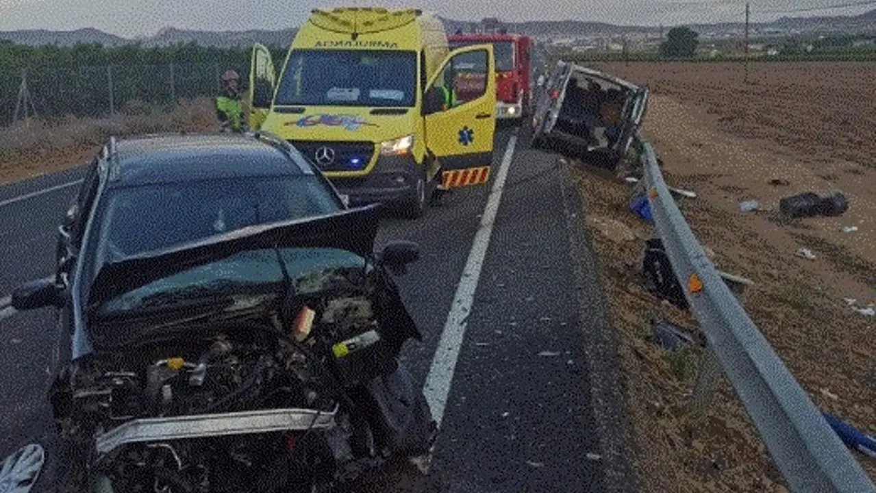 Accidente m&uacute;ltiple en Jumilla (foto: 1-1-2)