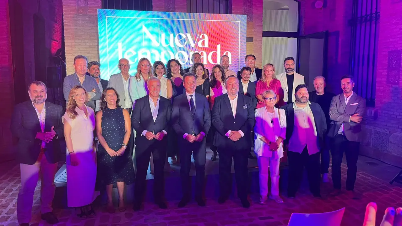 Foto de familia de la presentaci&oacute;n de la nueva temporada de La 7 y ORM