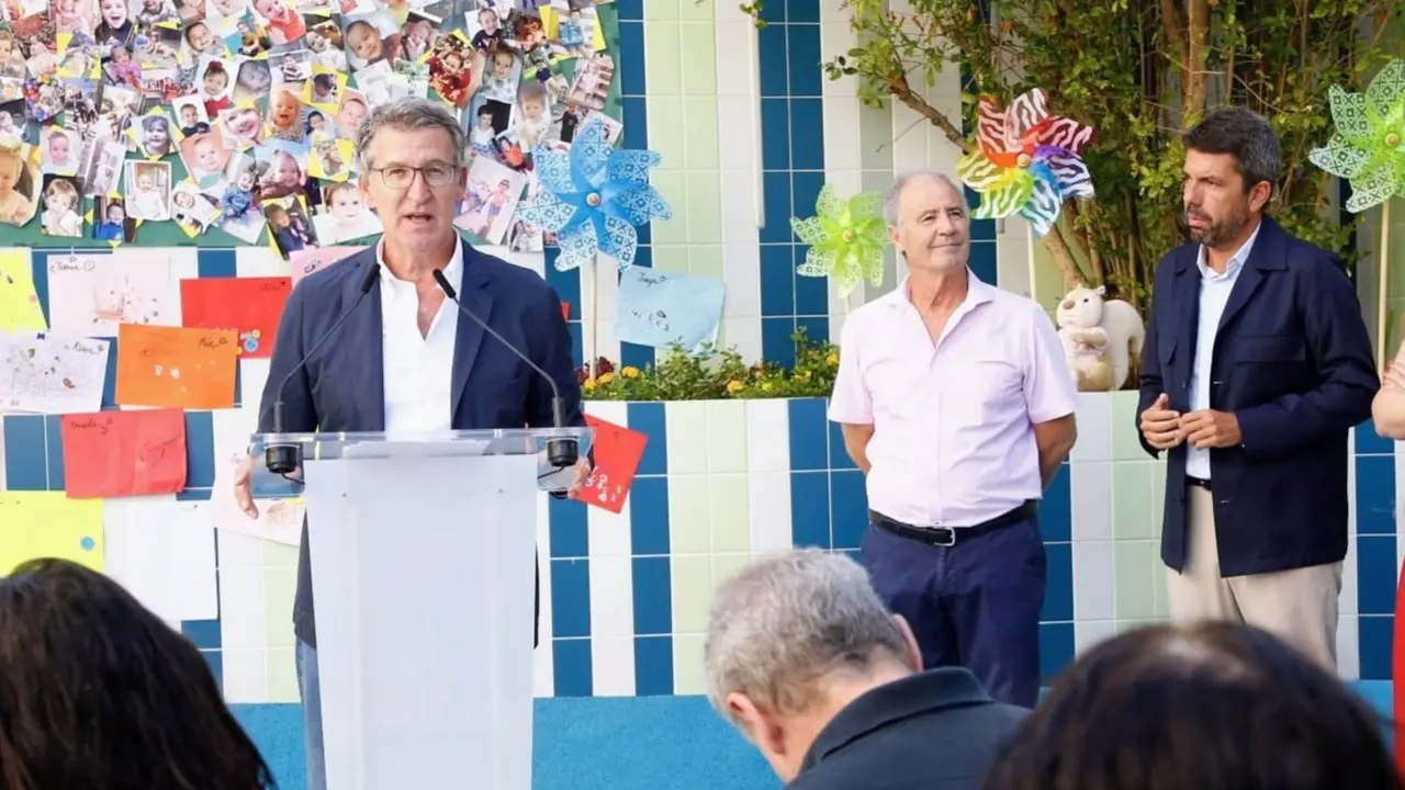 N&uacute;&ntilde;ez Feij&oacute;o, junto a Carlos Maz&oacute;n