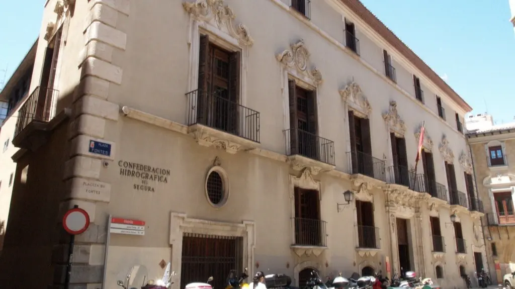 Edificio de la Confederaci&oacute;n Hidrogr&aacute;fica del Segura situado en Murcia (CHS)