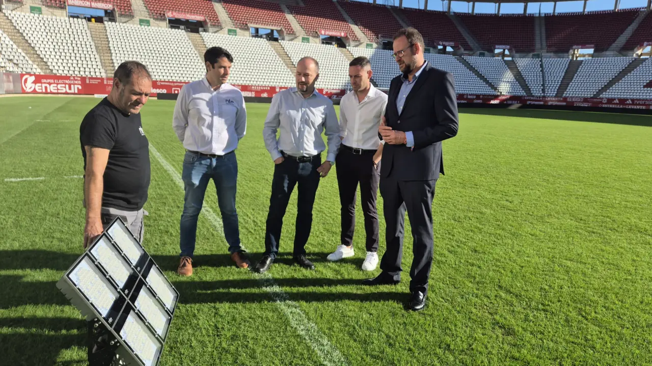 El Estadio Enrique Roca estrena nueva iluminaci&oacute;n