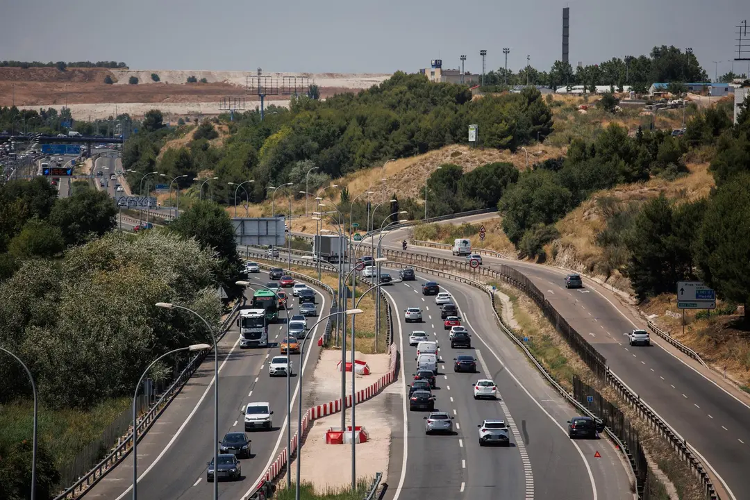 Archivo - Varios veh&iacute;culos en la autov&iacute;a A3, a 24 de julio de 2024, en Madrid - Alejandro Mart&iacute;nez V&eacute;lez - Europa Press