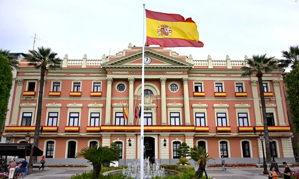 La bandera de Espa&ntilde;a viste a la ciudad de Murcia (foto: Ayuntamiento de Murcia)