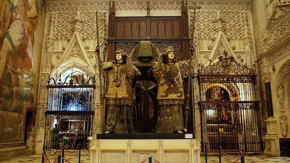 Sepulcro de Col&oacute;n, en la Catedral de Sevilla (foto: Wikipedia)