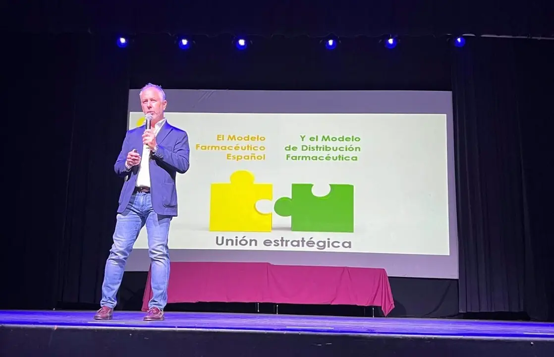 El consejero de Hefame y secretario de su Fundaci&oacute;n, Carlos Fern&aacute;ndez, participa como ponente en el XX Congreso de Estudiantes de Farmacia de Alicante (foto: EP)