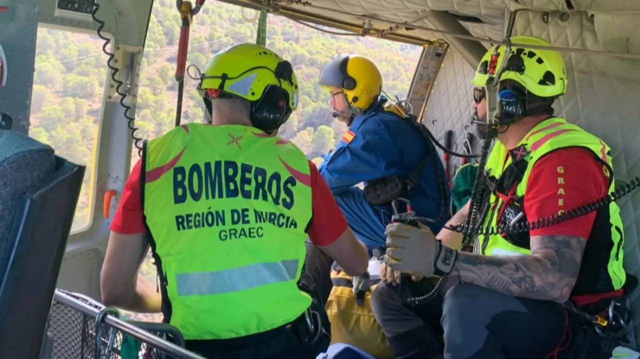 Rescate en helic&oacute;ptero, en una foto de archivo (foto: 1-1-2)