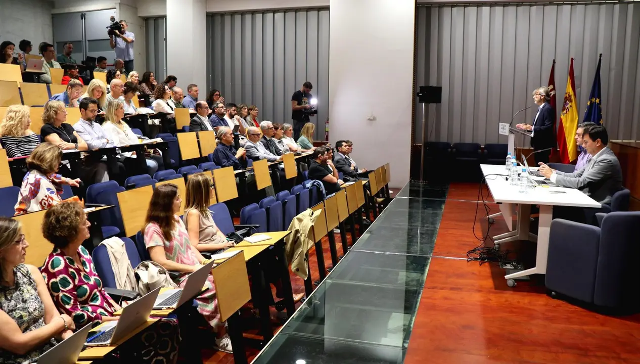 El consejero de Econom&iacute;a, Hacienda, Fondos Europeos y Transformaci&oacute;n Digital, Luis Alberto Mar&iacute;n, inaugura el encuentro de trabajo con los ayuntamientos sobre la gesti&oacute;n de los fondos Next Generation (foto: CARM)